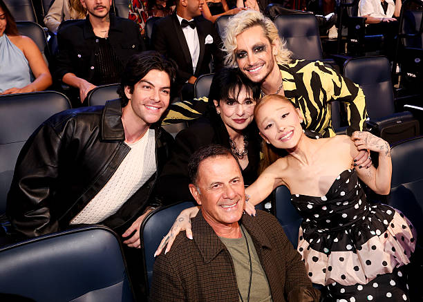 Hale Grande, Edward Butera, Joan Grande, Frankie Grande, Ariana Grande at the MTV Video Music Awards 2025 held at UBS Arena on September 07, 2025 in New York, New York. — frame 69/100 (612×437)