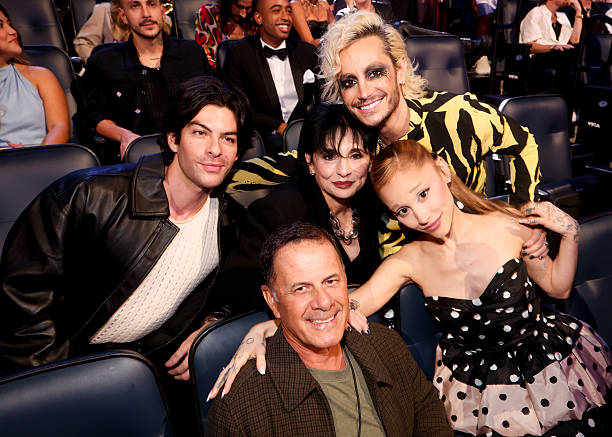 Hale Grande, Edward Butera, Joan Grande, Frankie Grande, Ariana Grande at the MTV Video Music Awards 2025 held at UBS Arena on September 07, 2025 in New York, New York. — frame 70/100 (612×437)