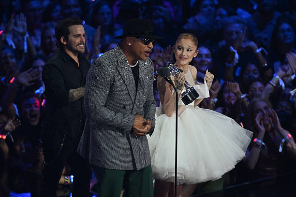 Host US rapper LL Cool J speaks at the end of the show after presenting US singer-songwriter Ariana Grande and US music video director Christian Breslauer the award for Video of the Year for "Brighter Days Ahead" on stage during the MTV Video Music Awards at UBS Arena in Elmont, New York, on September 7, 2025. (612×408)