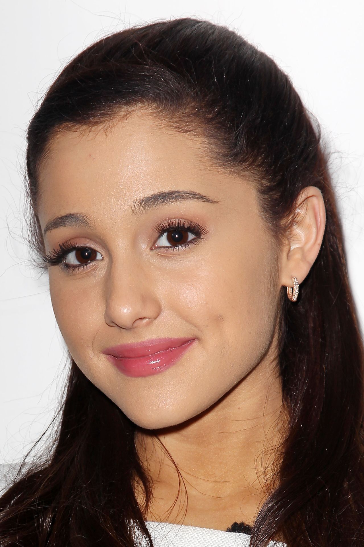 Ariana Grande Hosts Sharpie Hello Event for One Direction Fans 2012