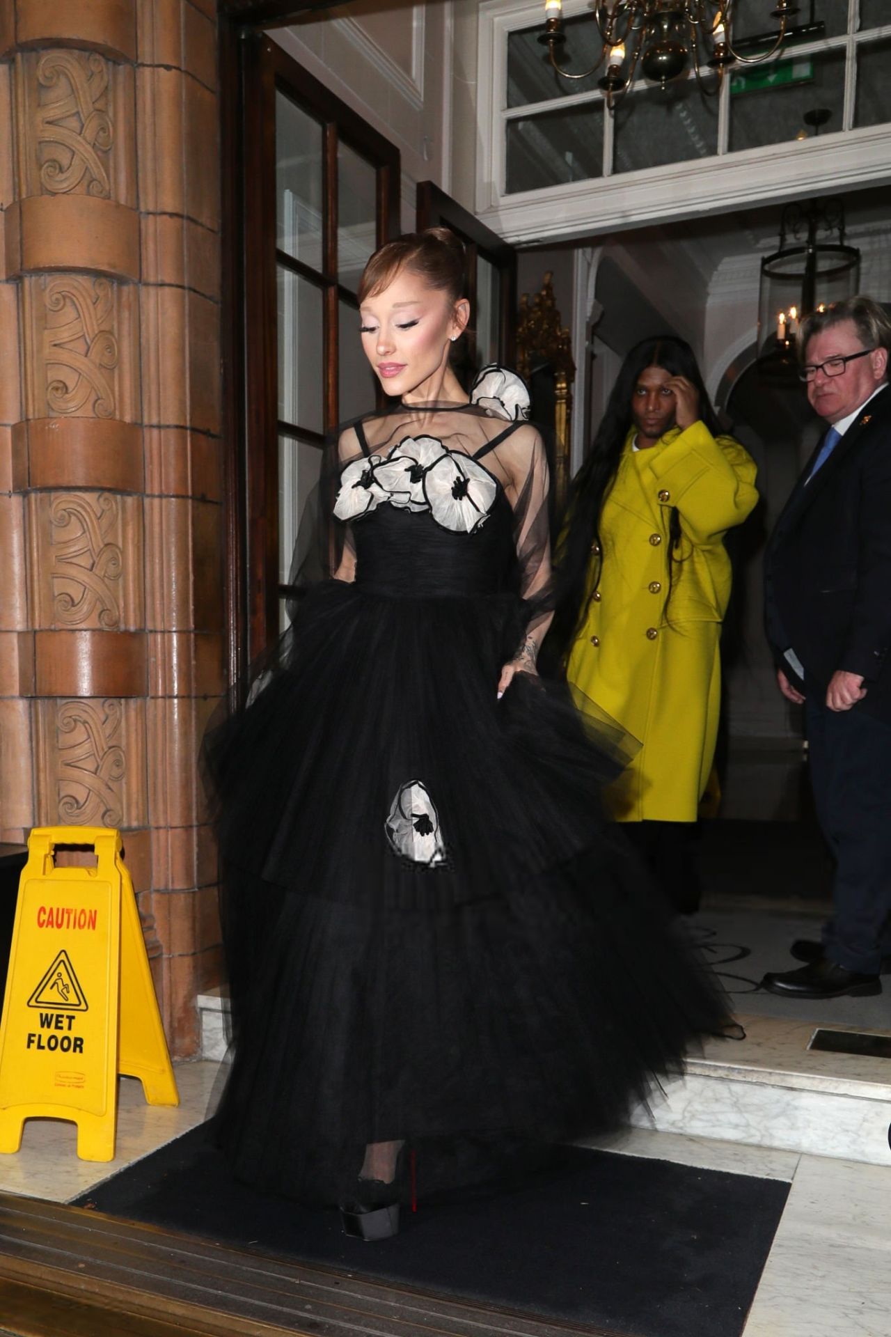 Ariana Grande in 1950s Couture Gown After Wicked: For Good Premiere in London (1280×1920)