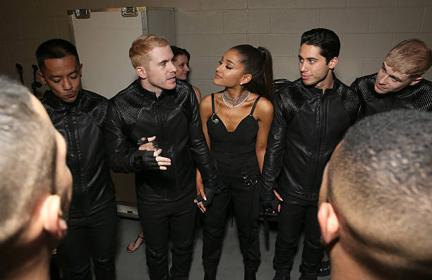 Ariana Grande in a prayer circle with her dancers backstage at the 2016 Billboard Music Awards at the T-Mobile Arena on May 22, 2016 in Las Vegas, Nevada. (612×397)
