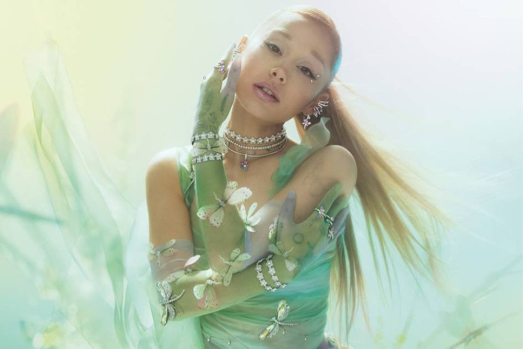Ariana Grande in Swarovski Dragonfly Jewelry March 2026 (1024×683)