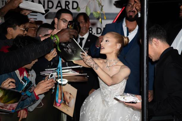 Ariana Grande is seen arriving at the 2024 WSJ Magazine Innovator Awards on October 29, 2024 in New York, New York. — frame 8/21 (612×408)