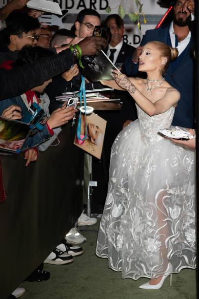 Ariana Grande is seen arriving at the 2024 WSJ Magazine Innovator Awards on October 29, 2024 in New York, New York. — frame 19/21 (408×612)