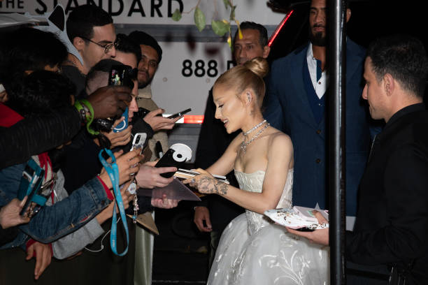 Ariana Grande is seen arriving at the 2024 WSJ Magazine Innovator Awards on October 29, 2024 in New York, New York. — frame 17/21 (612×408)