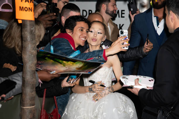 Ariana Grande is seen arriving at the 2024 WSJ Magazine Innovator Awards on October 29, 2024 in New York, New York. — frame 6/21 (612×408)