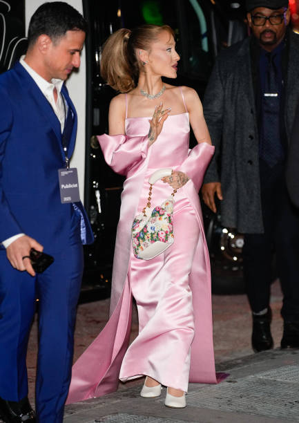 Ariana Grande is seen arriving to The National Board of Review Annual Awards Gala at Cipriani 42nd Street on January 07, 2025 in New York City. — frame 35/43 (433×612)