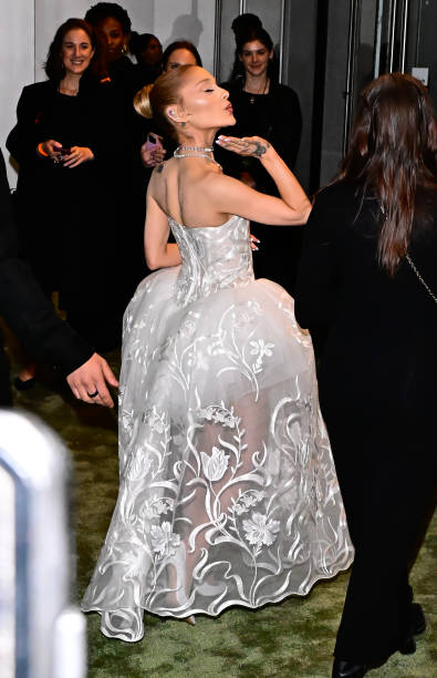 Ariana Grande is seen at 14th Annual WSJ Magazine Innovators Awards on October 29, 2024 in New York City. — frame 14/19 (395×612)