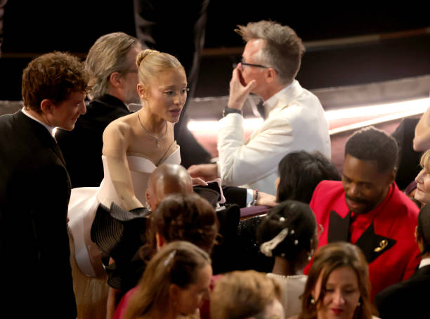 Ariana Grande is seen during the 97th Annual Oscars at Dolby Theatre on March 02, 2025 in Hollywood, California. — frame 150/202 (612×454)