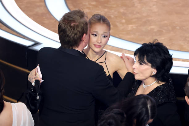Ariana Grande, Joan Grande at the 97th Oscars held at the Dolby Theatre on March 2, 2025 in Hollywood, California. — frame 25/93 (612×408)