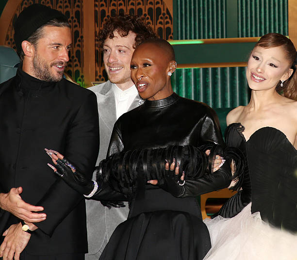 Jonathan Bailey, Ethan Slater, Cynthia Erivo and Ariana Grande pose during the New York City premiere of the film "Wicked: For Good" at David Geffen Hall on November 17, 2025 in New York City. (612×536)