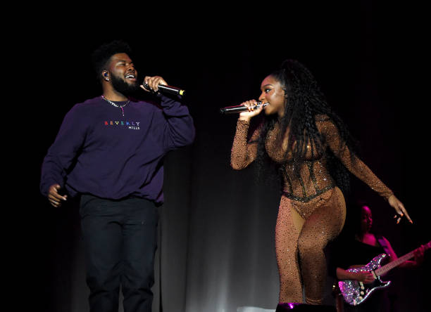 Khalid and Normani perform onstage during Ariana Grande Sweetener World Tour at Staples Center on May 07, 2019 in Los Angeles, California. (612×444)