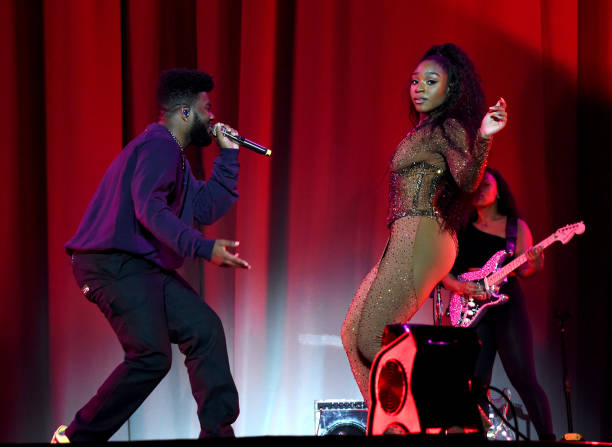 Khalid and Normani perform onstage during Ariana Grande Sweetener World Tour at Staples Center on May 07, 2019 in Los Angeles, California. (612×447)