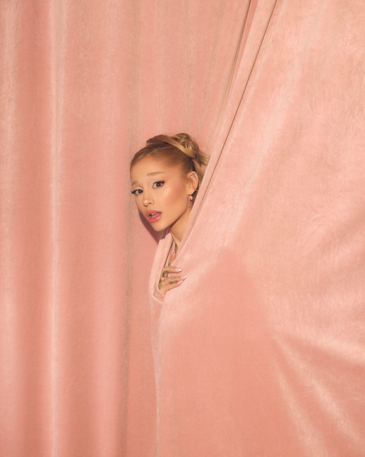 Ariana Grande Launches r.e.m. beauty in January 2025