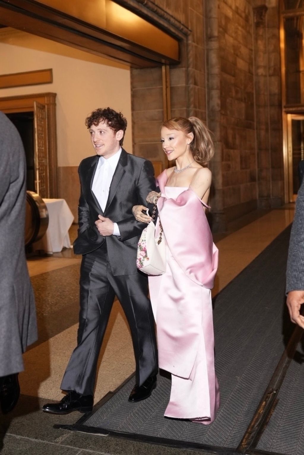 Ariana Grande Leaves National Board of Review Awards in New York 01-07-2024 (1024×1532)