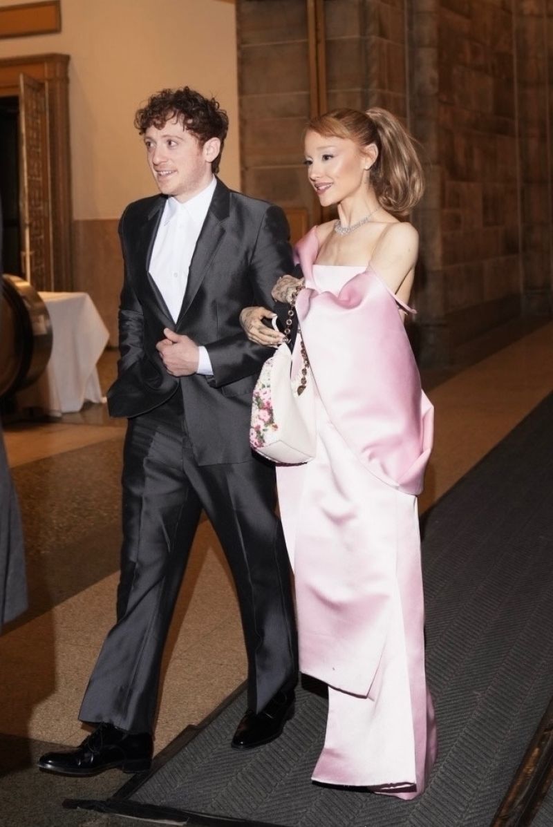 Ariana Grande Leaves National Board of Review Awards in New York 01-07-2024 (800×1197)