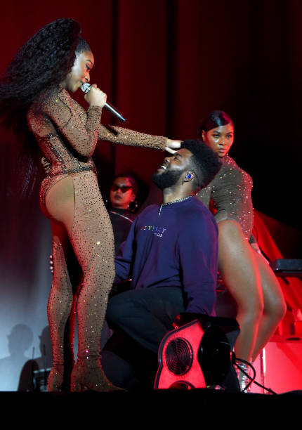 Normani and Khalid perform onstage during Ariana Grande Sweetener World Tour at Staples Center on May 07, 2019 in Los Angeles, California. (430×612)