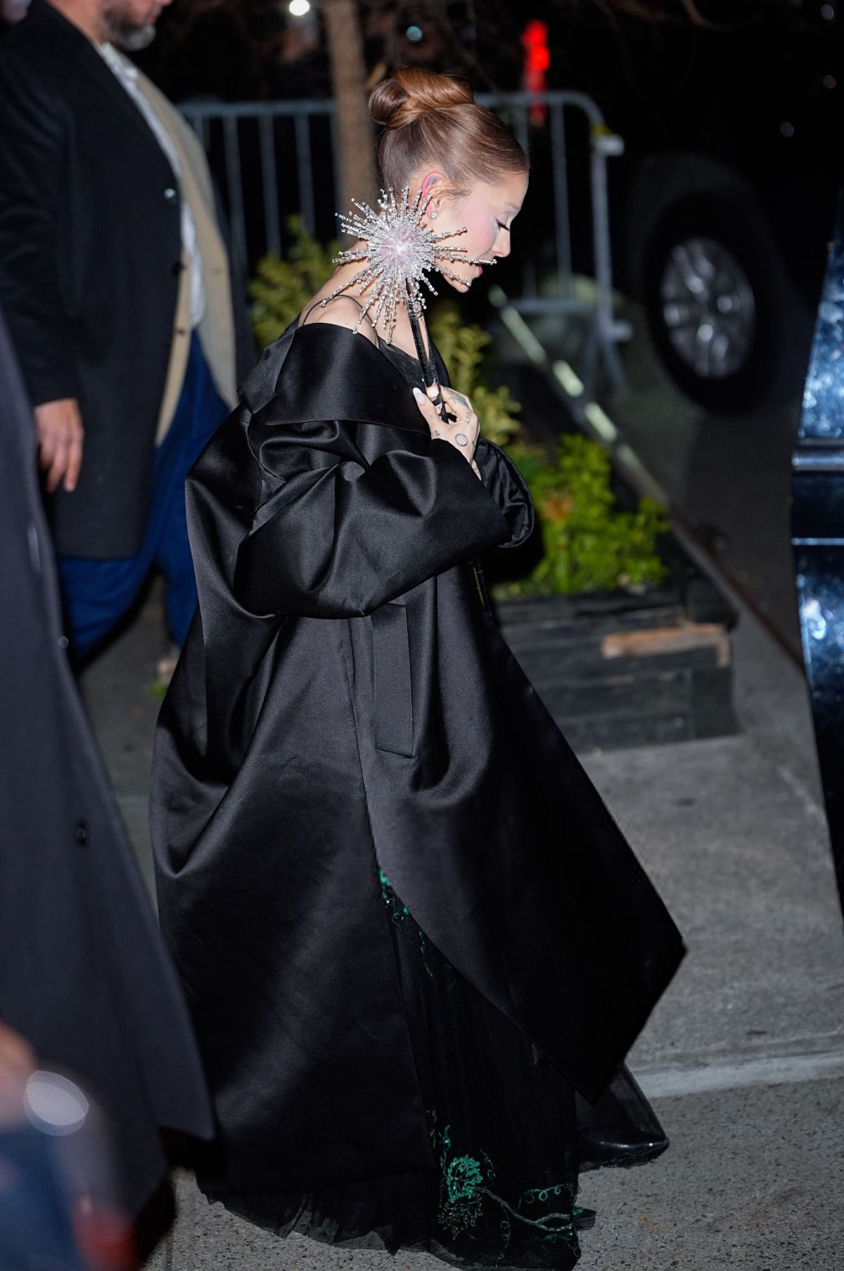 ARIANA GRANDE Out in New York City 11/18/2025 (1200×1807)
