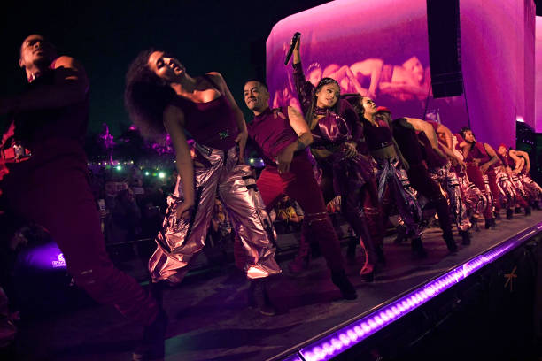 Ariana Grande performs at Coachella Stage during the 2019 Coachella Valley Music And Arts Festival on April 21, 2019 in Indio, California. (612×408)
