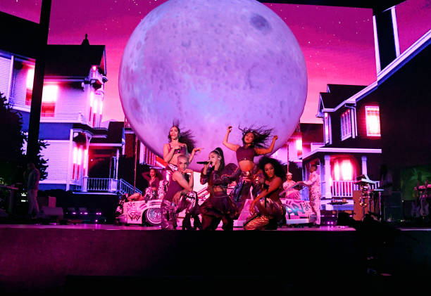 Ariana Grande performs at Coachella Stage during the 2019 Coachella Valley Music And Arts Festival on April 21, 2019 in Indio, California. (612×421)