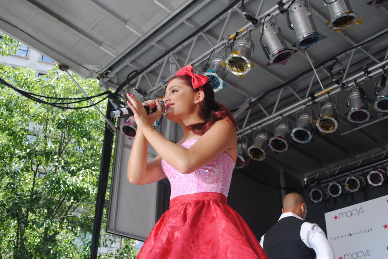 Ariana Grande Performs in Candy-Pop Couture at Macy’s Summer Blowout – 2011