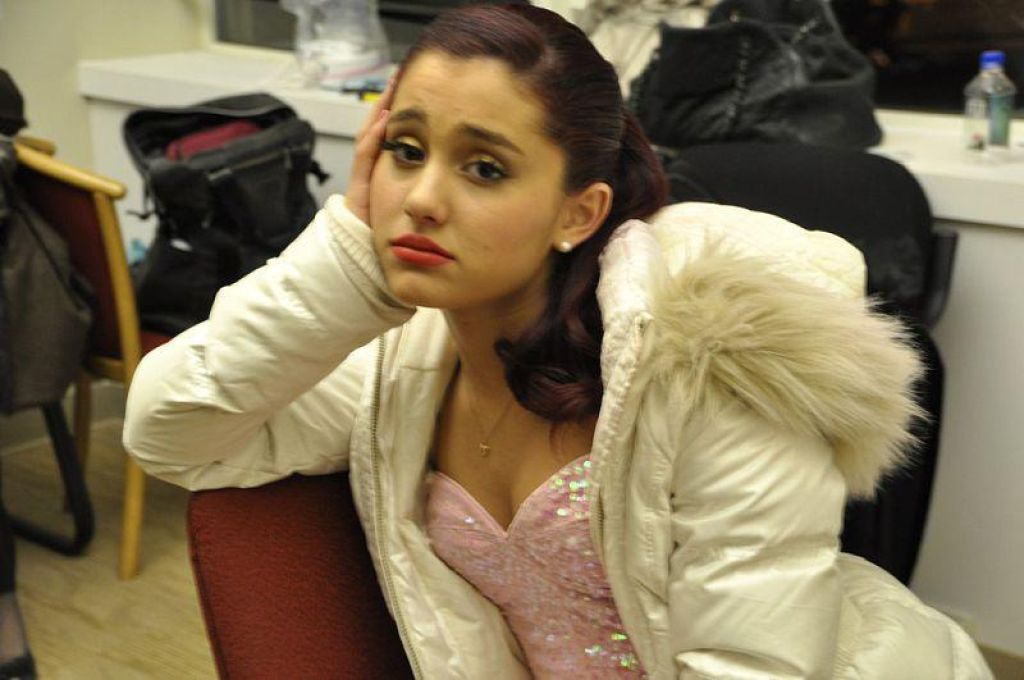 Ariana Grande Performs Live at Hershey Park 2011