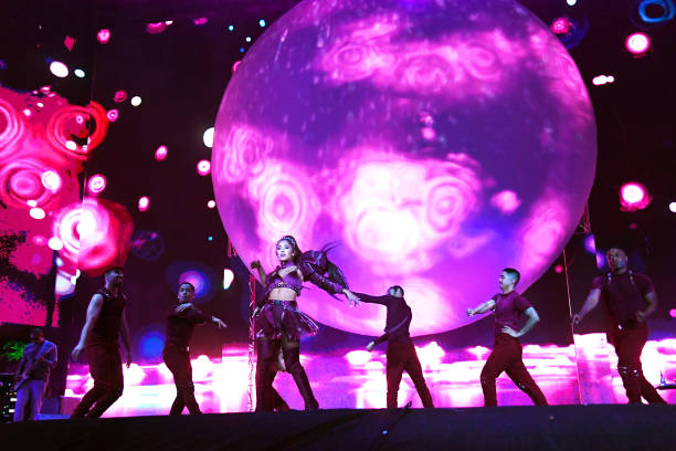 Ariana Grande performs on Coachella Stage during the 2019 Coachella Valley Music And Arts Festival on April 14, 2019 in Indio, California. (612×408)
