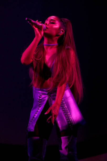Ariana Grande performs on stage during her "Sweetener World Tour" at The O2 Arena on October 15, 2019 in London, England. — frame 13/20 (407×612)