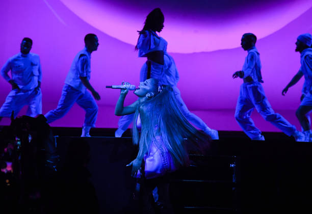 Ariana Grande performs on stage during her "Sweetener World Tour" at The O2 Arena on August 17, 2019 in London, England. (612×420)