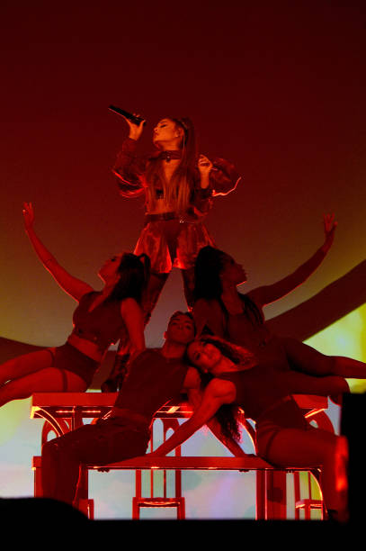 Ariana Grande performs on stage during her "Sweetener World Tour" at The O2 Arena on October 15, 2019 in London, England. — frame 20/20 (407×612)