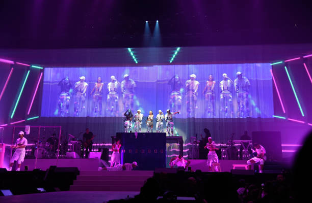 Ariana Grande performs on stage during the "Dangerous Woman" Tour Opener at Talking Stick Resort Arena on February 3, 2017 in Phoenix, Arizona. (612×400)