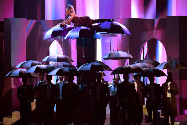Ariana Grande performs onstage during the 2018 Billboard Music Awards at MGM Grand Garden Arena on May 20, 2018 in Las Vegas, Nevada. (612×409)