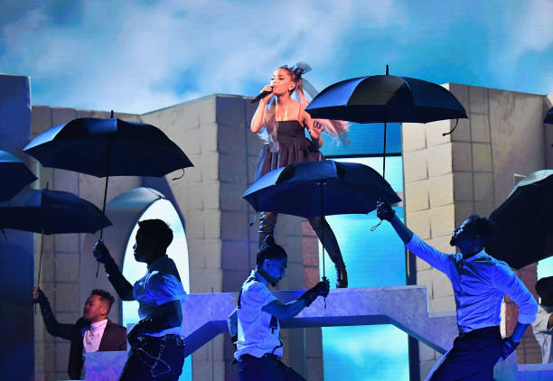 Ariana Grande performs onstage during the 2018 Billboard Music Awards at MGM Grand Garden Arena on May 20, 2018 in Las Vegas, Nevada. (612×422)