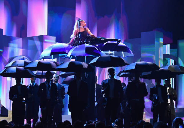 Ariana Grande performs onstage during the 2018 Billboard Music Awards at MGM Grand Garden Arena on May 20, 2018 in Las Vegas, Nevada. (612×427)
