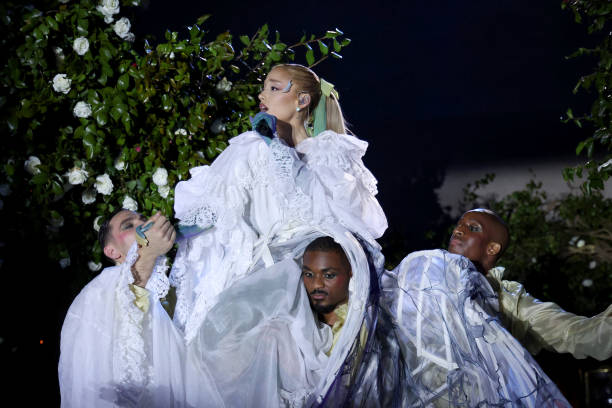 Ariana Grande performs onstage during The 2024 Met Gala Celebrating "Sleeping Beauties: Reawakening Fashion" at The Metropolitan Museum of Art on May 06, 2024 in New York City. (612×408)