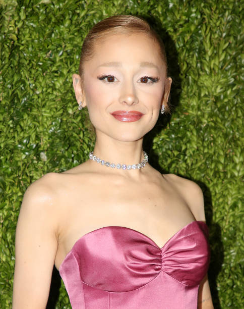 Ariana Grande poses at the Ozdust Ball "Wicked" New York City Premiere at the Museum of Modern Art on November 14, 2024 in New York City. — frame 2/5 (484×612)