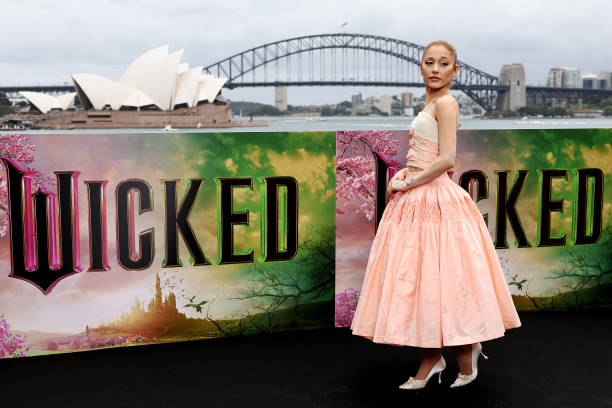 Ariana Grande poses for a photocall at Mrs Macquarie's Chair for the Australian premiere of "Wicked" at on November 05, 
