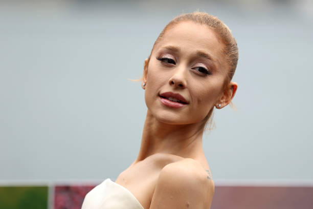 Ariana Grande poses for a photocall for the Australian premiere of "Wicked" at on November 05, 2024 in Sydney, Australia