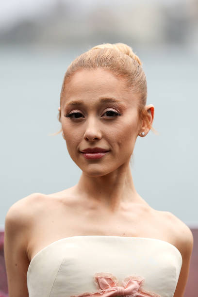 Ariana Grande poses for a photocall for the Australian premiere of "Wicked" at on November 05, 2024 in Sydney, Australia