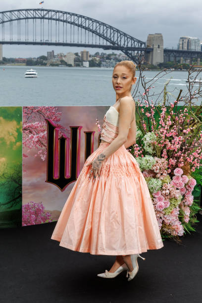 Ariana Grande poses for a photocall for the Australian premiere of "Wicked" at on November 05, 2024 in Sydney, Australia. (408×612)