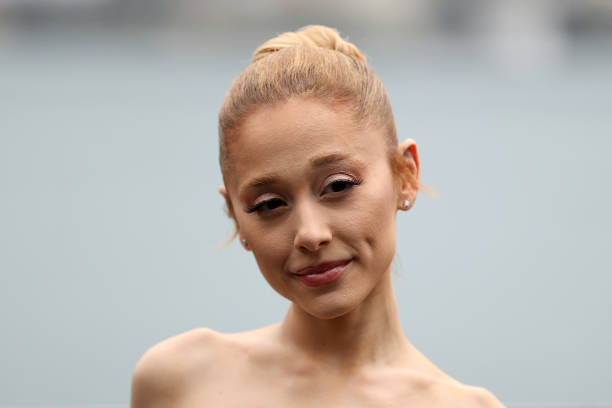 Ariana Grande poses for a photocall for the Australian premiere of "Wicked" at on November 05, 2024 in Sydney, Australia