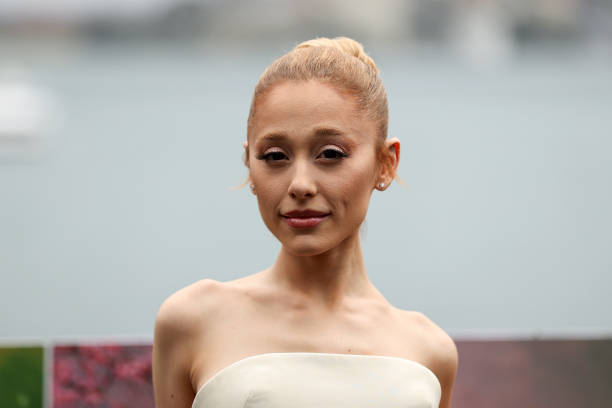 Ariana Grande poses for a photocall for the Australian premiere of "Wicked" at on November 05, 2024 in Sydney, Australia