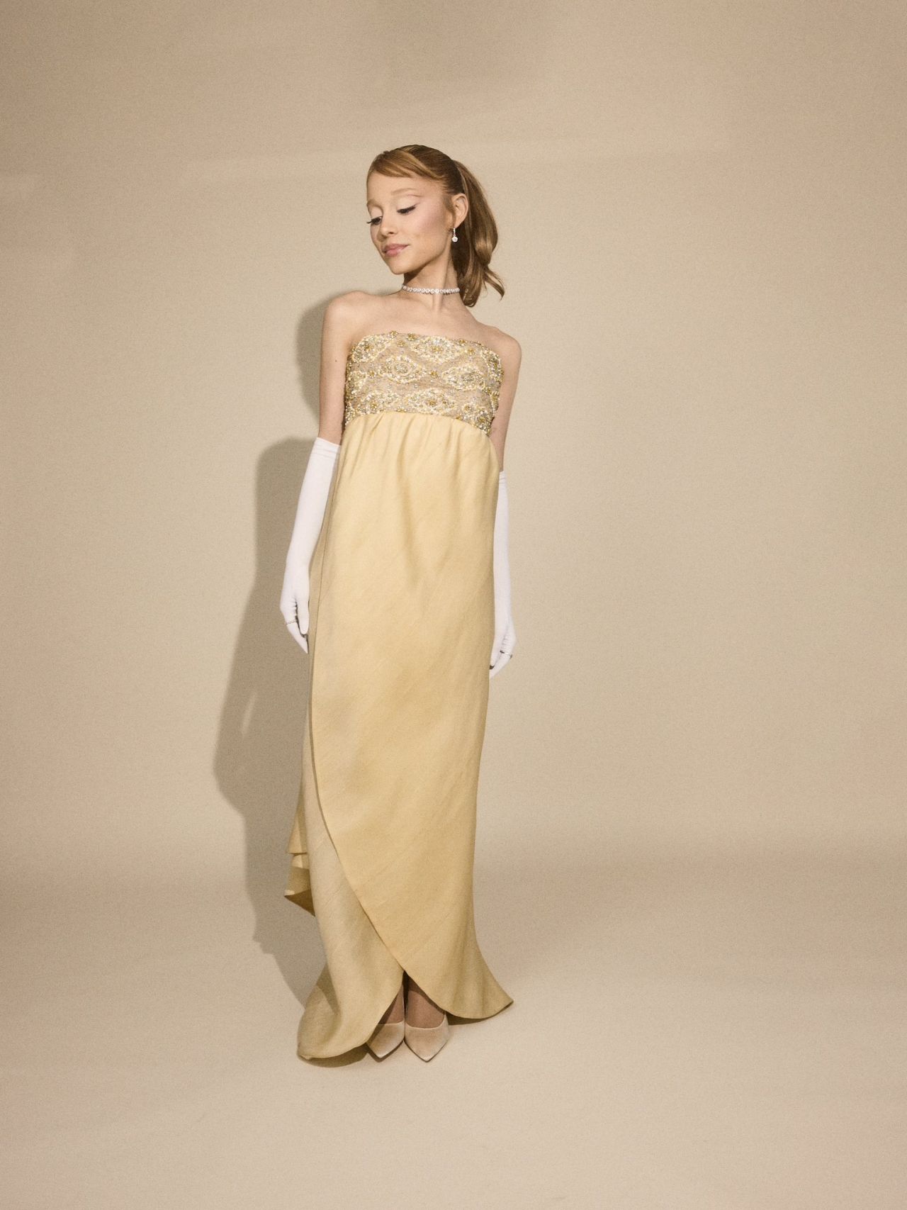 Ariana Grande Sizzles in 82nd Golden Globe Awards Photoshoot (01.05.2025)