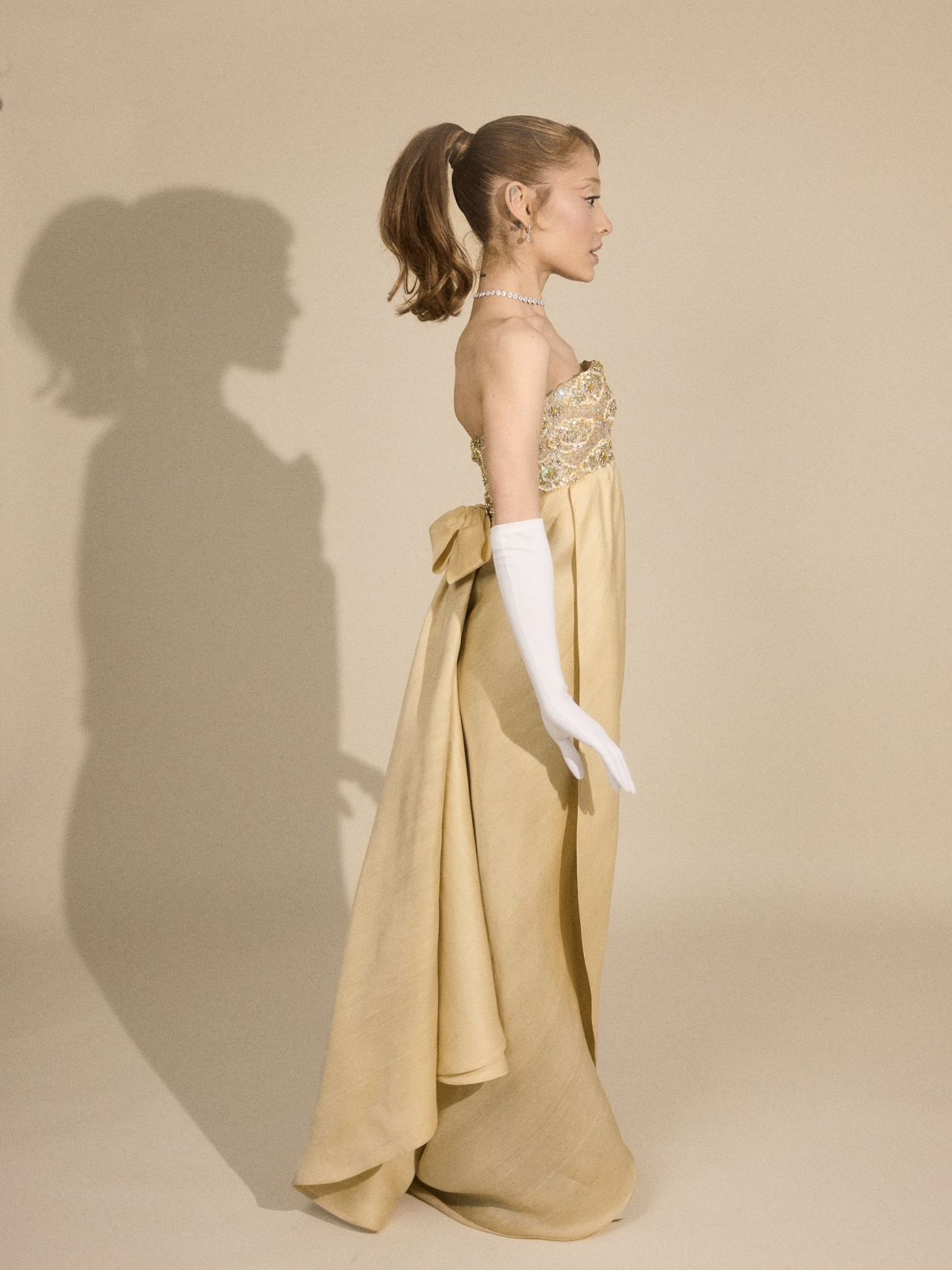 Ariana Grande Sizzles in 82nd Golden Globe Awards Photoshoot (01.05.2025)