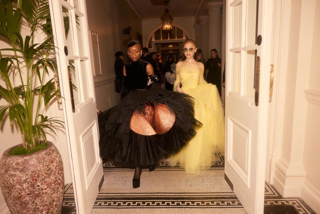 Ariana Grande Takes Center Stage in British Vogue (Nov 2024) (1280×854)
