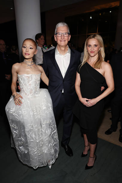 Ariana Grande, Tim Cook, and Reese Witherspoon attend the WSJ. Magazine 2024 Innovator Awards on October 29, 2024 in New York City. (408×612)