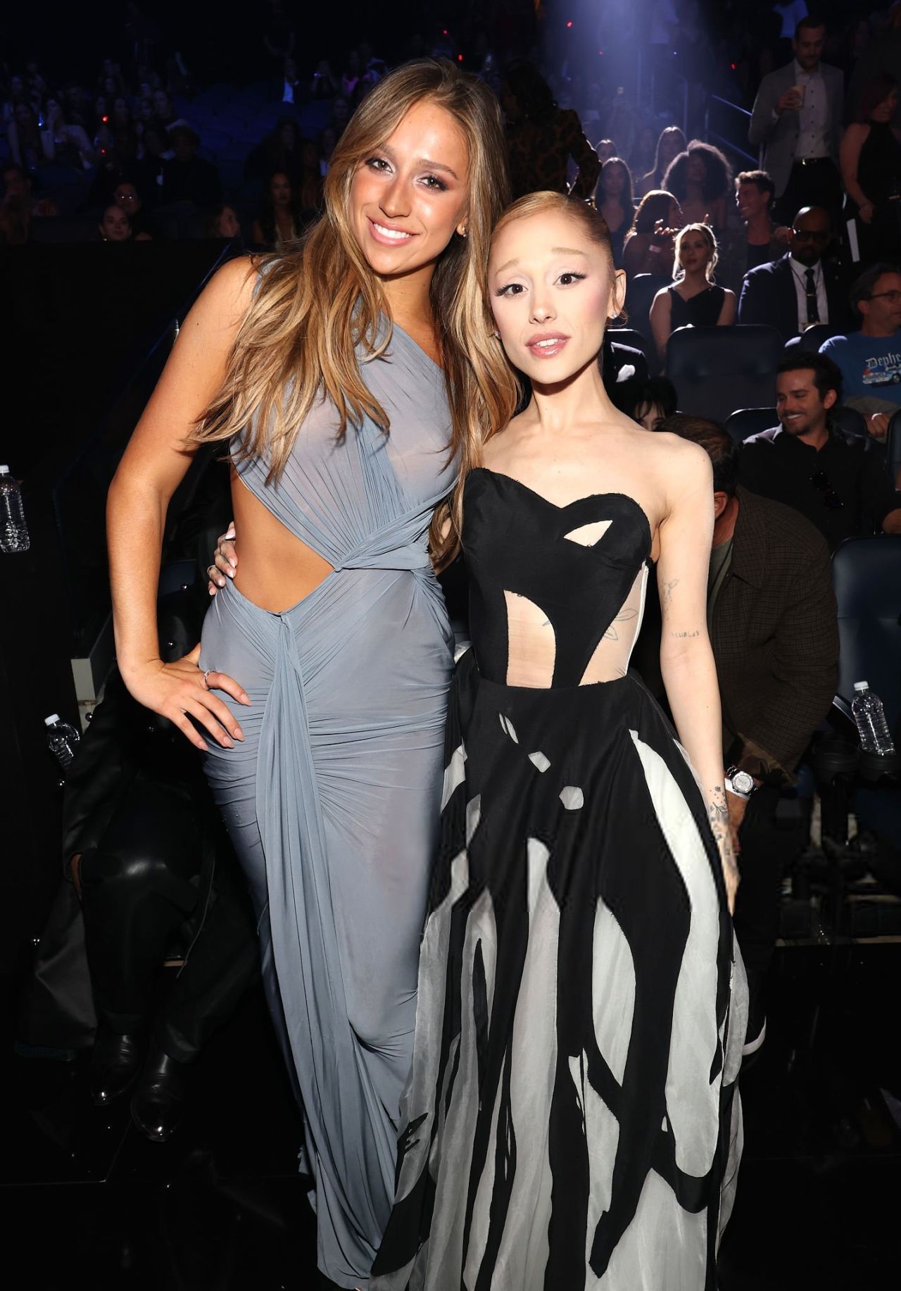 Ariana Grande Unveils Whimsical Gown at 2025 MTV VMAs (1280×1833)