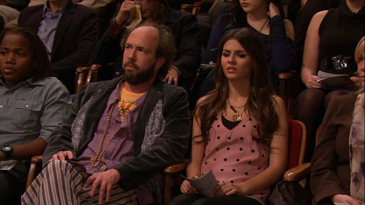 Victorious S02E09 — Tori Tortures Teacher (Ariana Grande as Cat Valentine) (1280×720)