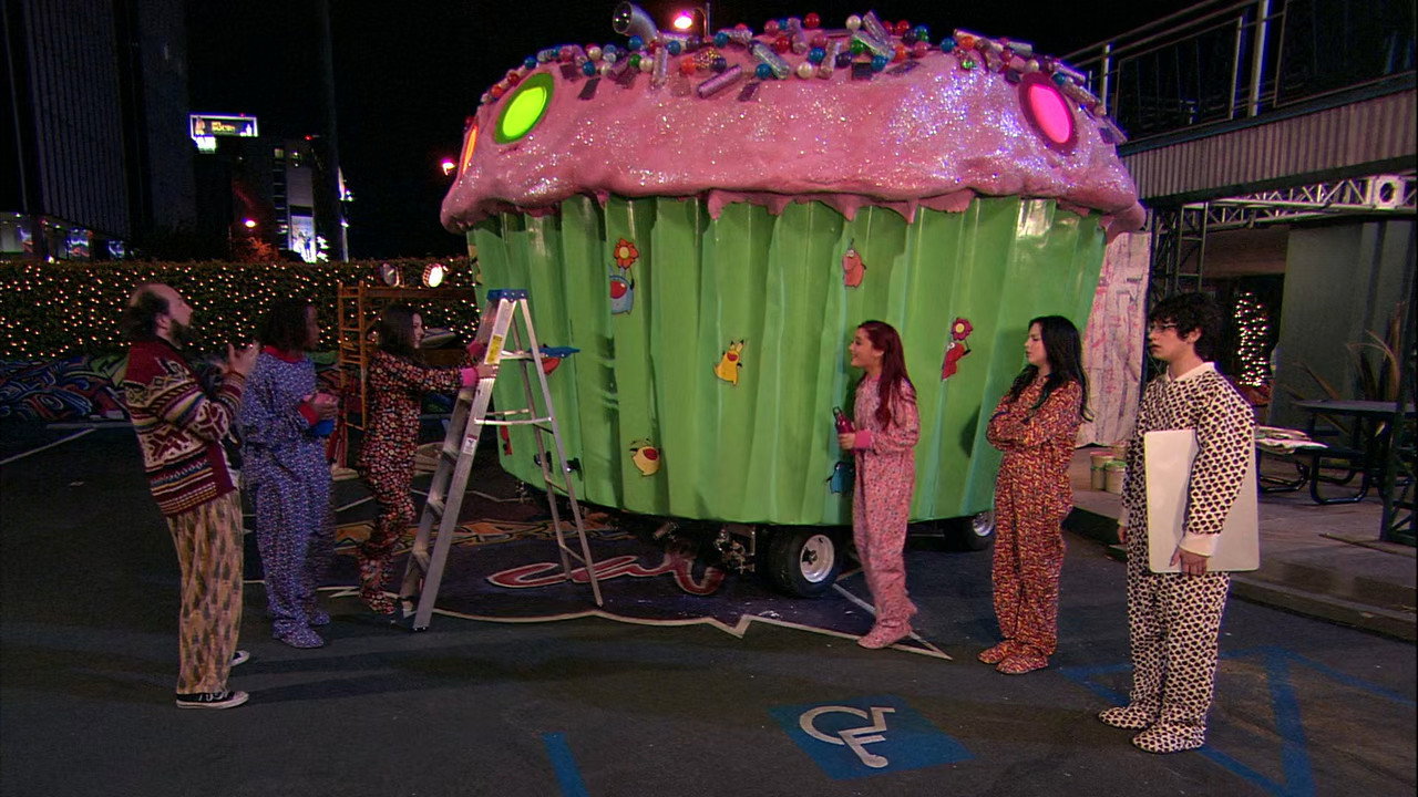 Victorious S02E11 — Terror on Cupcake Street (Ariana Grande as Cat Valentine) (1280×720)